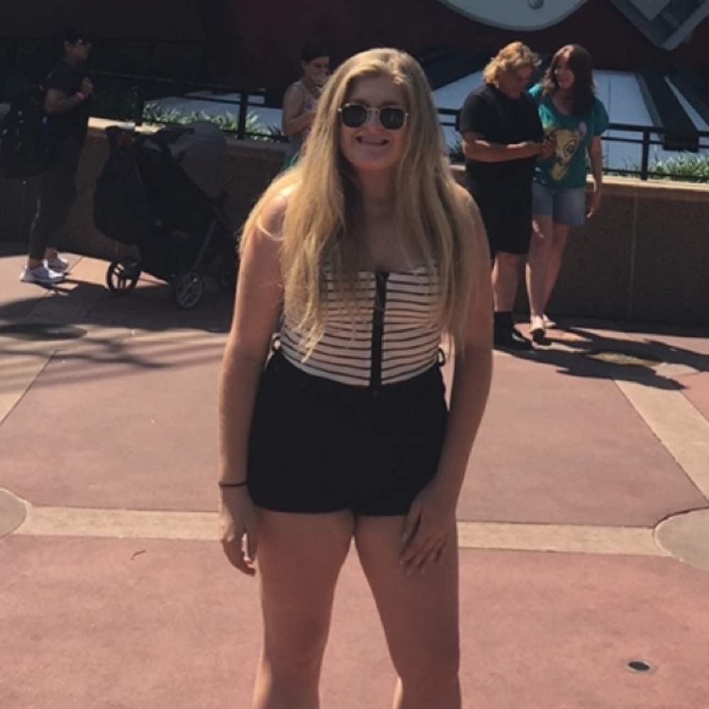 AEO TRENDY Black & White Crop Top